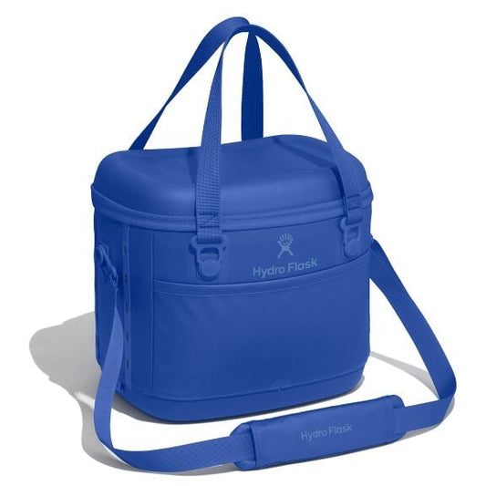 carryouttm-soft-cooler-15-l-w4 12pco382_carryout_cooler_15l_capri_blue_angled_1.jpg