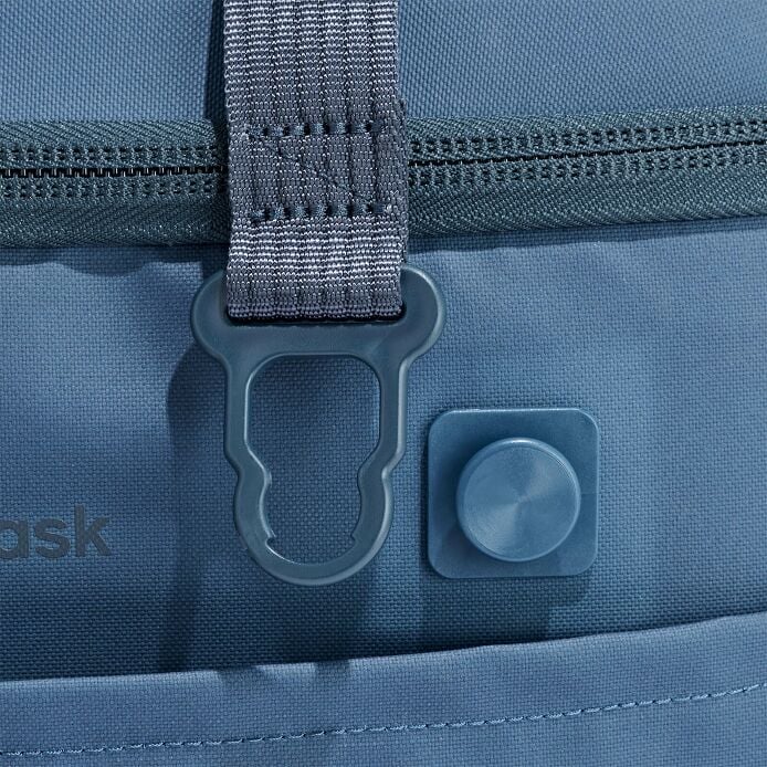 carryouttm-soft-cooler-30-l-a7 250815_hydro_cooler_details_14856_2_5.jpg