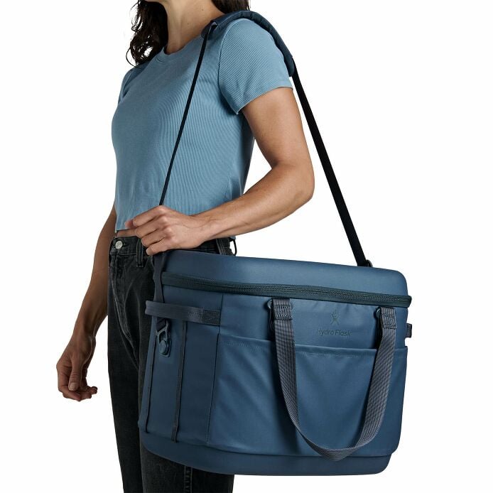 carryouttm-soft-cooler-30-l-a7 250815_hydro_s26_hb_14546_5.jpg