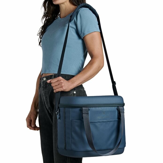 carryouttm-soft-cooler-15-l-w4 250815_hydro_s26_hb_14556_6.jpg