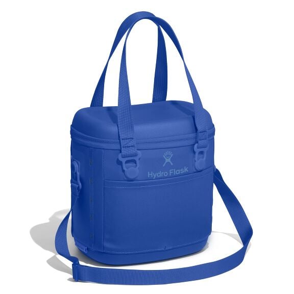 carryouttm-soft-cooler-10-l-d9 6pco382_carryout_cooler_10l_capri_blue_angled_1.jpg