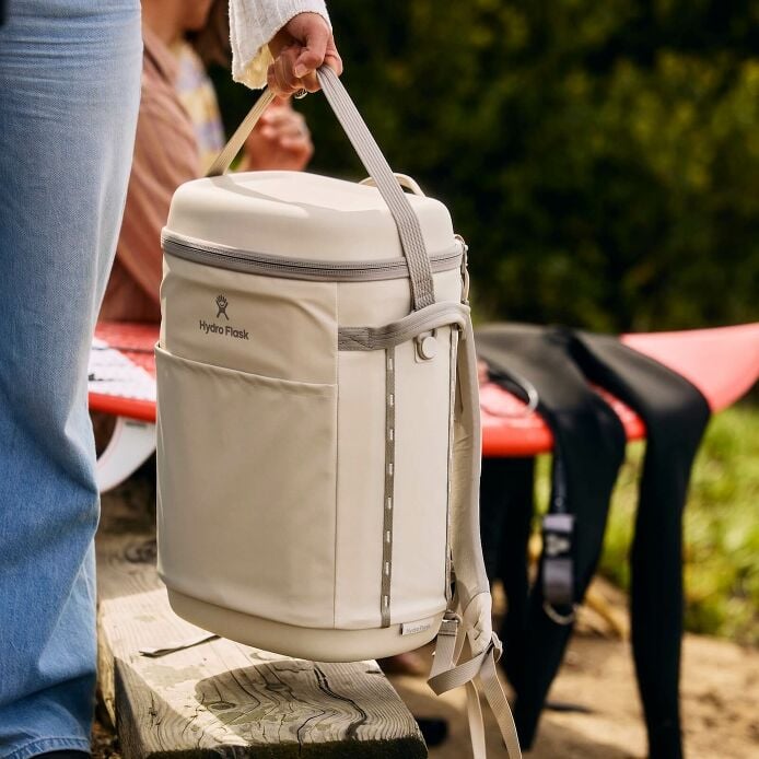 carryouttm-backpack-22-l-k4 hf_carryout_bouwer_d1_l1_torrey_pines_lifestyle_1444_2.jpg