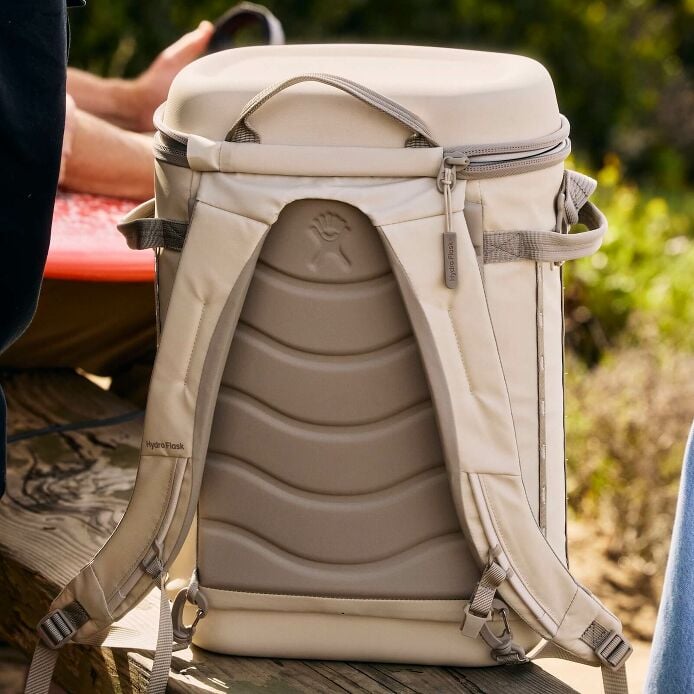 carryouttm-backpack-22-l-k4 hf_carryout_bouwer_d1_l1_torrey_pines_lifestyle_1841_3.jpg