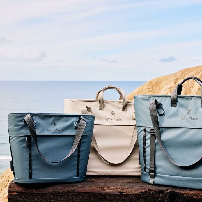 carryouttm-soft-cooler-tote-20-l-l7 hf_carryout_bouwer_d1_l1_torrey_pines_still_life_0055_9.jpg