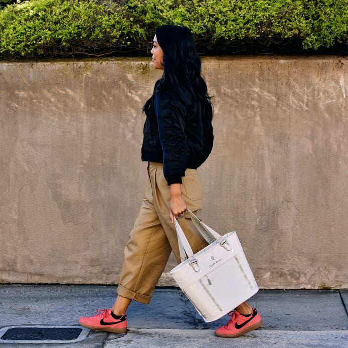 carryouttm-soft-cooler-tote-10-l-n3 hf_carryout_bouwer_d2_l1_stone_steps_0131_3.jpg