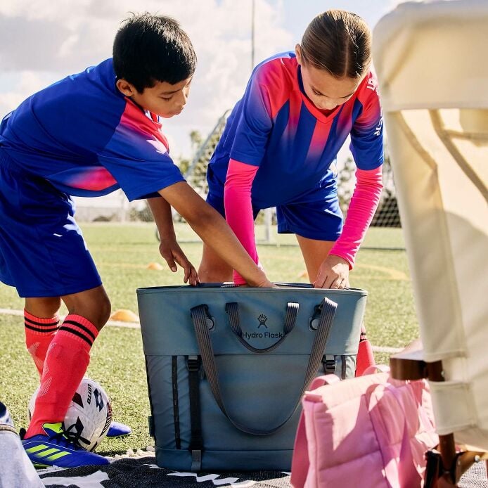 carryouttm-soft-cooler-tote-30-l-m7 hf_carryout_bouwer_d2_l2_parking_soccer_2454_1_1.jpg