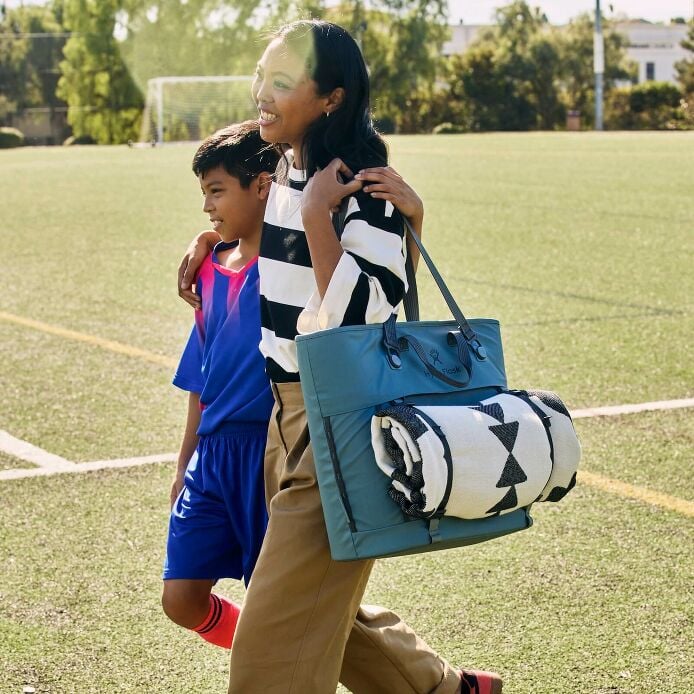 carryouttm-soft-cooler-tote-30-l-m7 hf_carryout_bouwer_d2_l2_parking_soccer_3406_1_1.jpg