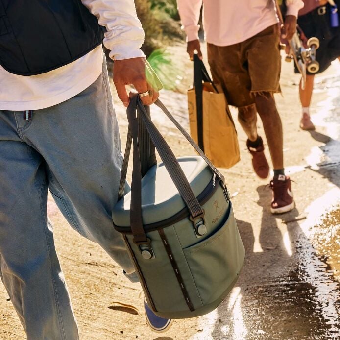 carryouttm-soft-cooler-10-l-d9 hf_carryout_bouwer_d2_l3_skate_ditch_3744_5.jpg