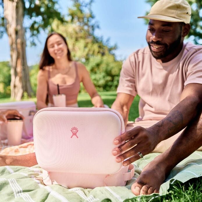 5-l-carry-outtm-lunch-box-e2 hf_s24_trillium_45_1.jpg