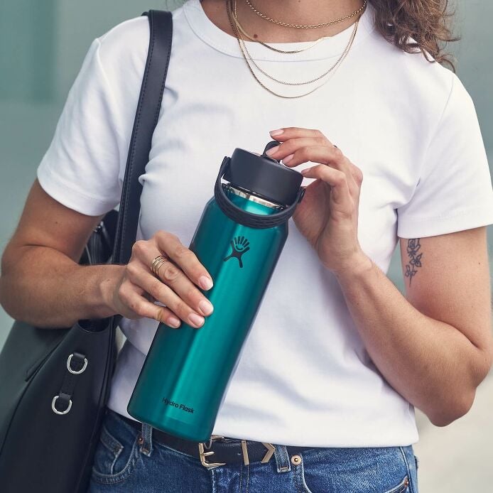 32-oz-lightweight-flex-straw-bottle-d9 hf_s26_lightweight_mcinnis_5167_2_3.jpg