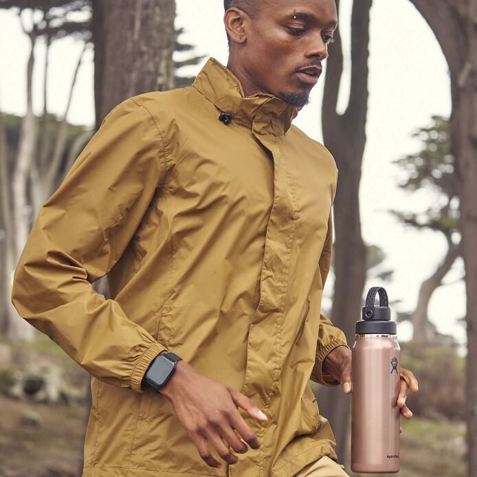 32-oz-lightweight-chug-cap-bottle-t3 hf_s26_lightweight_mcinnis_6206_1_2.jpg