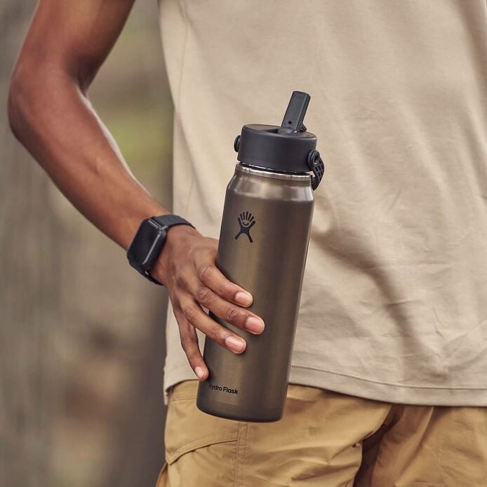 32-oz-lightweight-flex-straw-bottle-d9 hf_s26_lightweight_mcinnis_6345_2_3.jpg