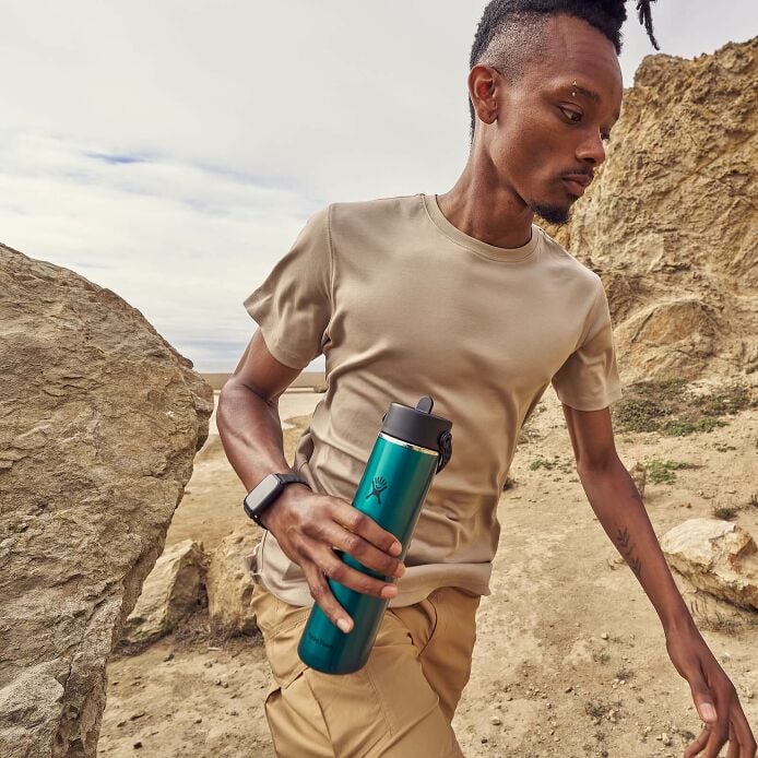 24-oz-lightweight-flex-straw-bottle-u6 hf_s26_lightweight_mcinnis_6828_4.jpg