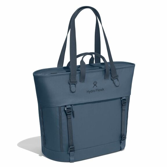 carryouttm-soft-cooler-tote-30-l-m7 maxiit384-carryout-tote-30l-harbor-blue-angled_1_1.jpg